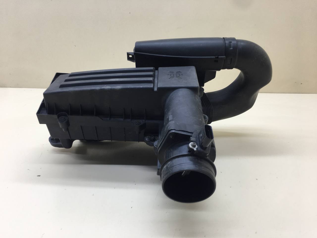 Корпус воздушного фильтра Volkswagen Tiguan (5N1) 2007-2011