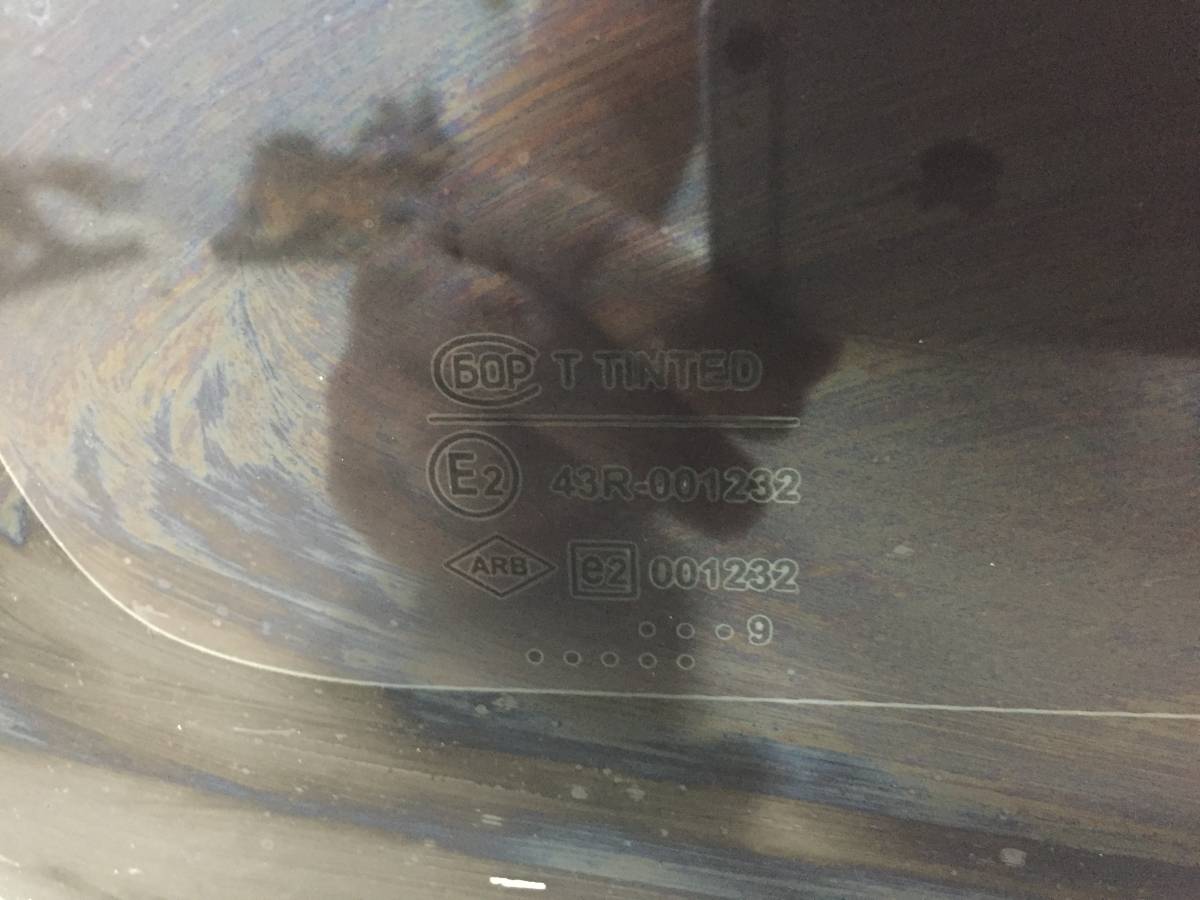 Стекло кузовное глухое левое Lada Largus 2012>