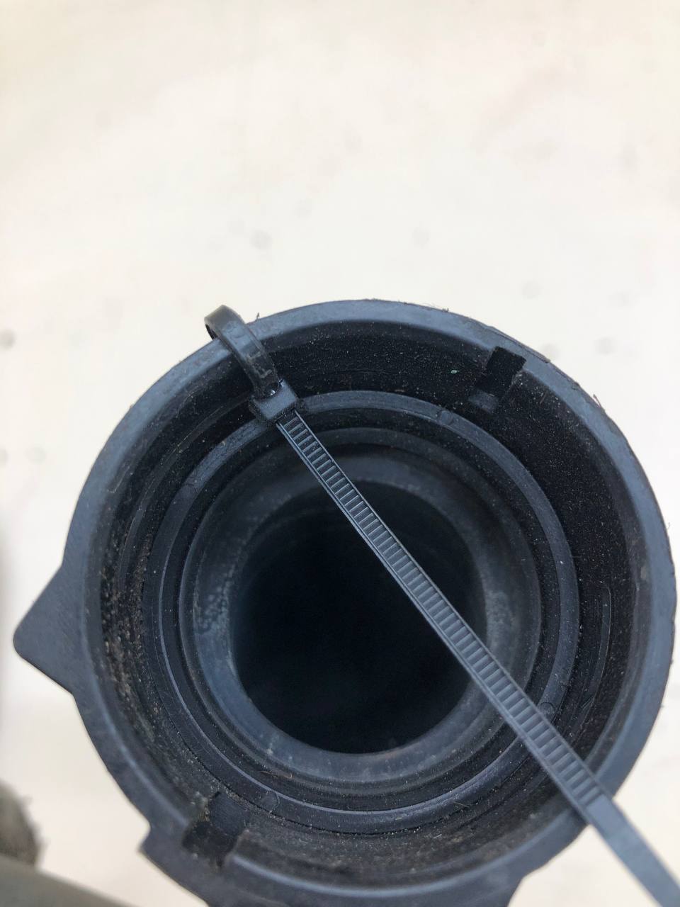 Патрубок радиатора охлаждения Mercedes-Benz C-Class (W205) 2014>