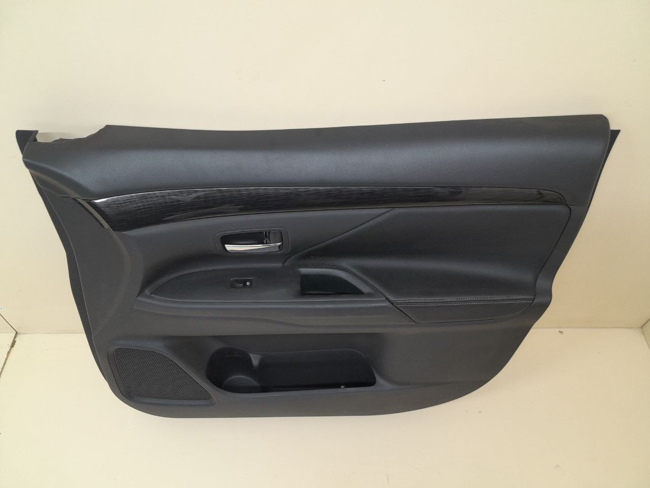 Обшивка двери передней правой Mitsubishi Outlander (GF) 2012>