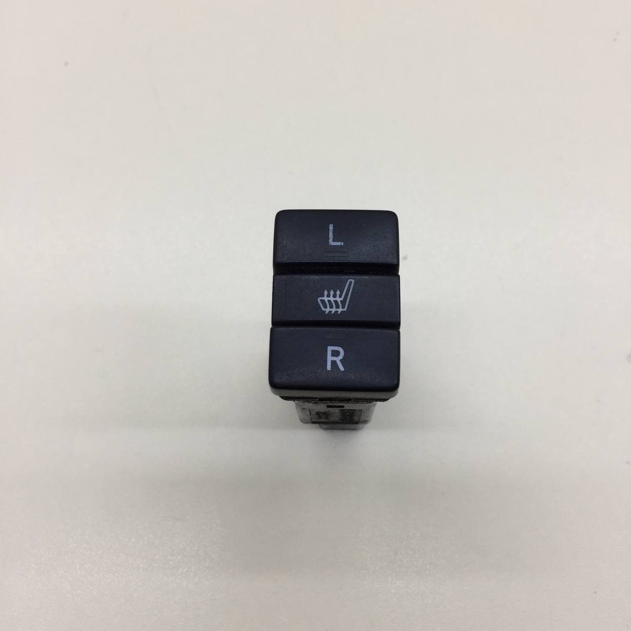 Кнопка обогрева сидений Toyota Auris (E150) 2006-2012
