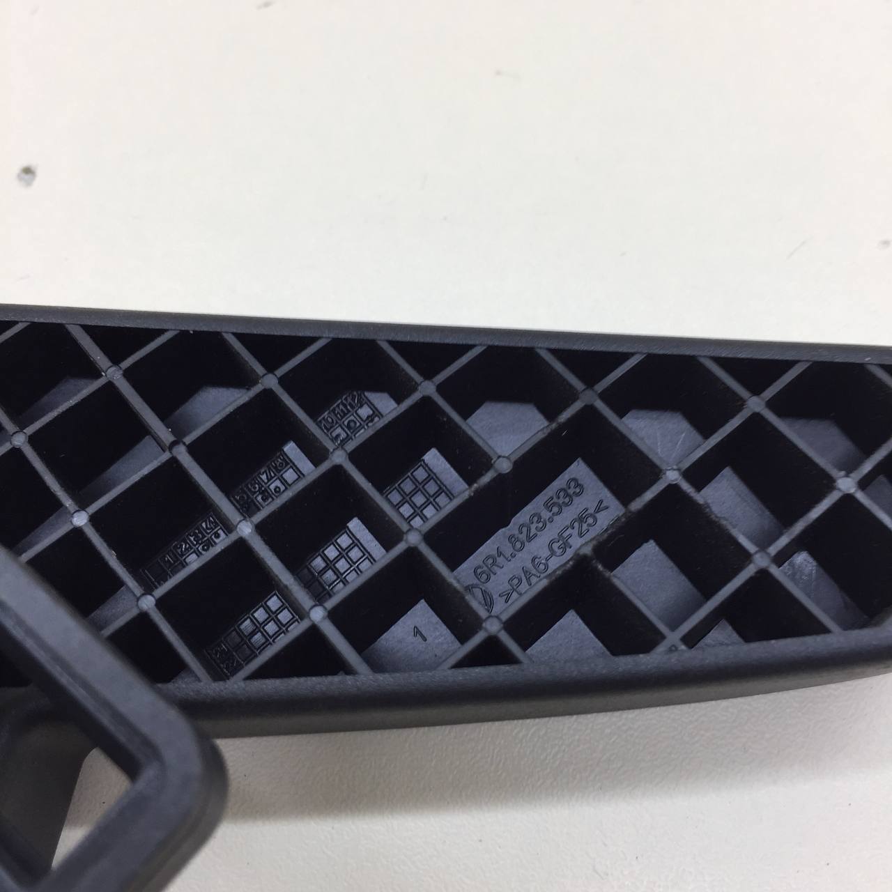 Ручка открывания капота Volkswagen Polo (MK5) 2011-2020 Ручка открывания капота Volkswagen Polo (MK5) 2011-2020
