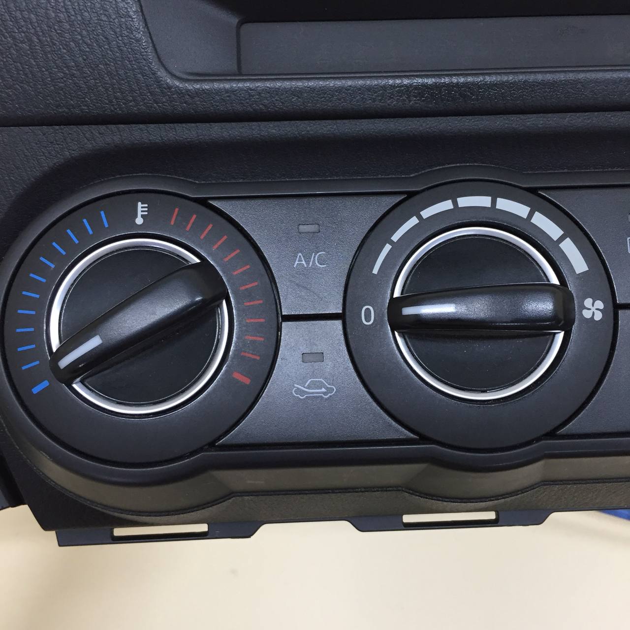 Блок управления отопителем Mazda Mazda 3 (BM) 2013-2016 Блок управления отопителем Mazda Mazda 3 (BM) 2013-2016