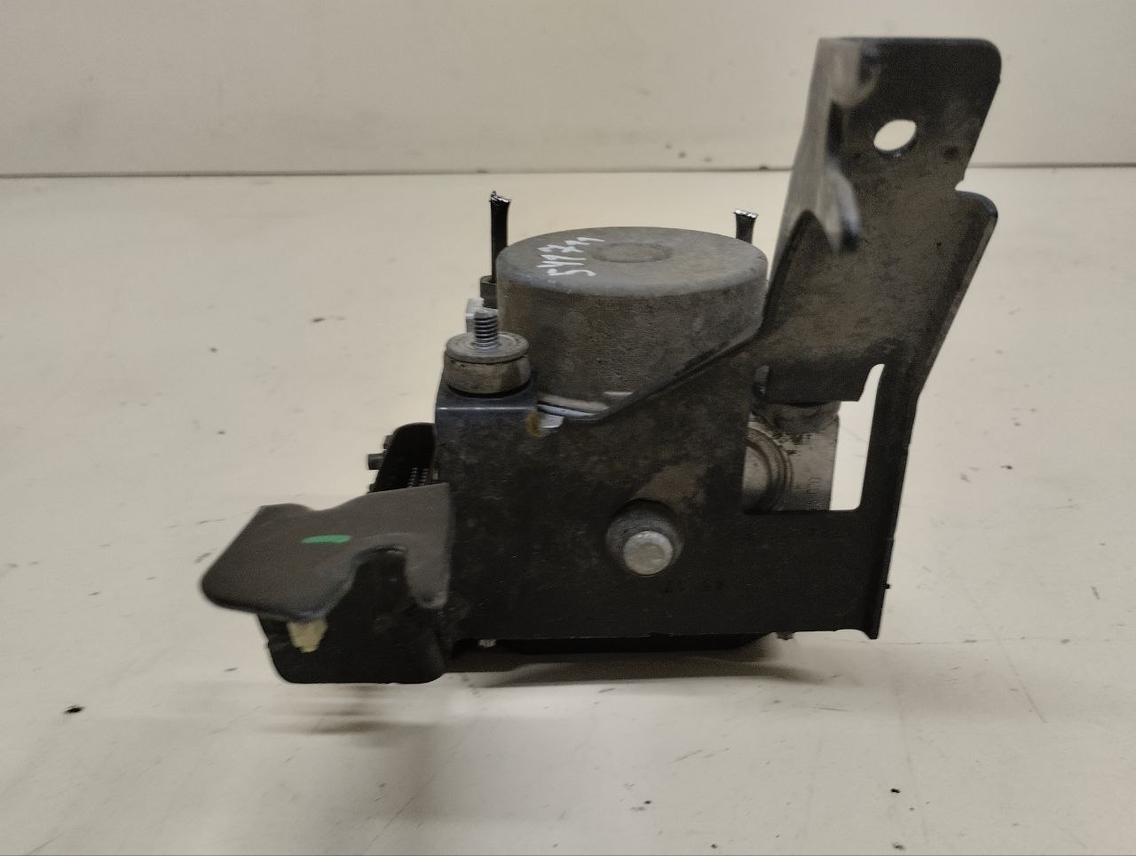 Блок ABS (насос) Nissan Almera 3 (G11, G15) 2012> Блок ABS (насос) Nissan Almera 3 (G11, G15) 2012>