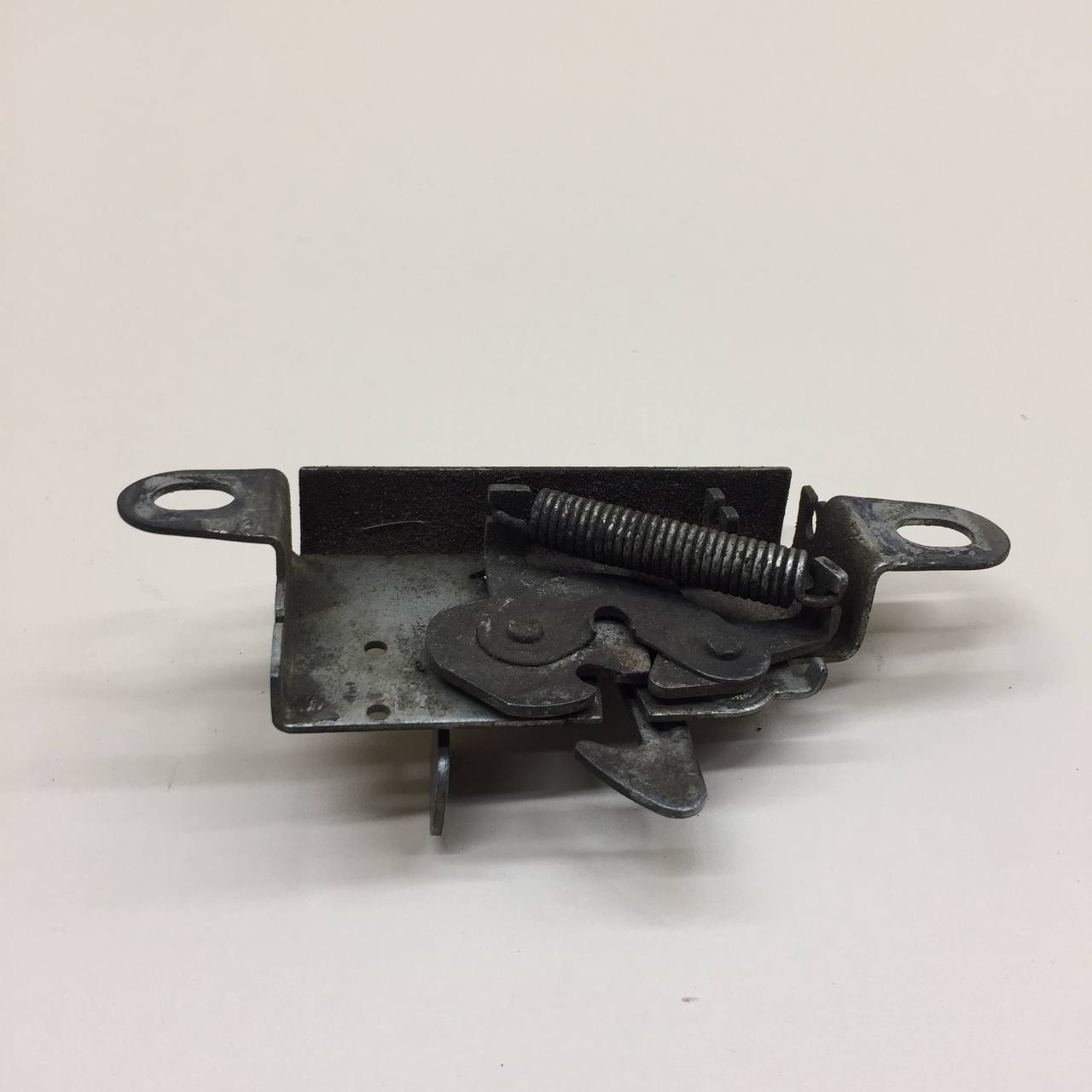 Замок капота Lada Granta 2011>