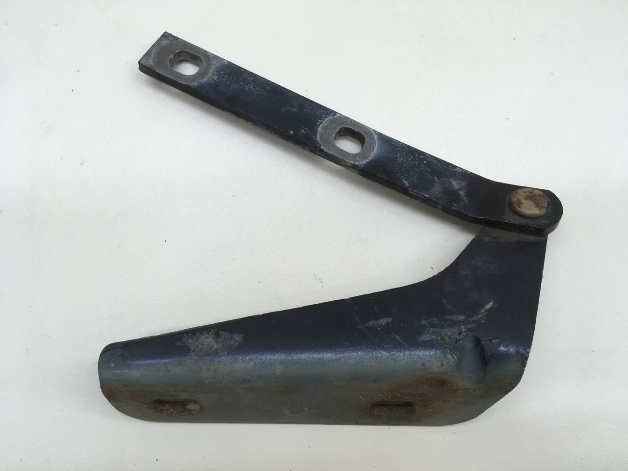 Петля капота правая Chevrolet Niva 2009-2020