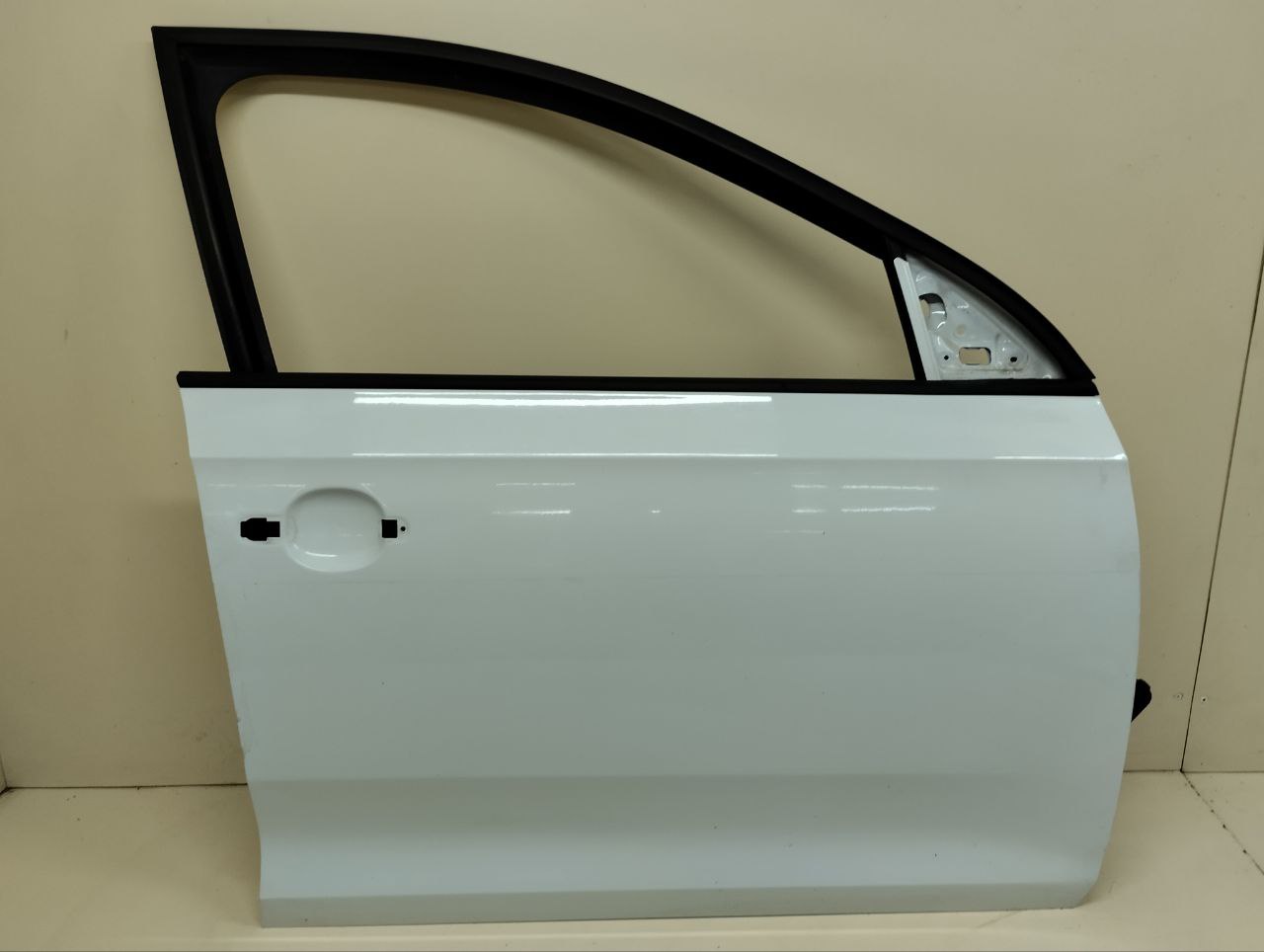 Дверь передняя правая Skoda Rapid 2012-2020 Дверь передняя правая Skoda Rapid 2012-2020