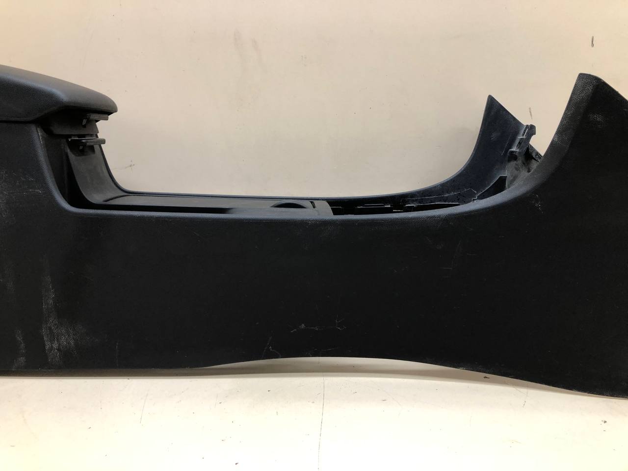 Консоль центральная Mazda Mazda 3 (BK) 2002-2009 Консоль центральная Mazda Mazda 3 (BK) 2002-2009