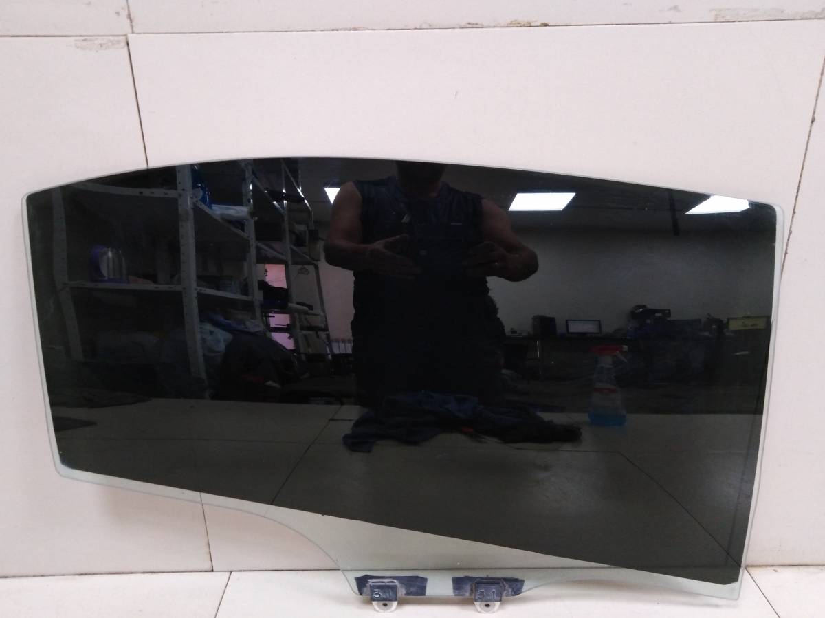 Стекло двери задней правой Honda Civic 4D 2006-2012