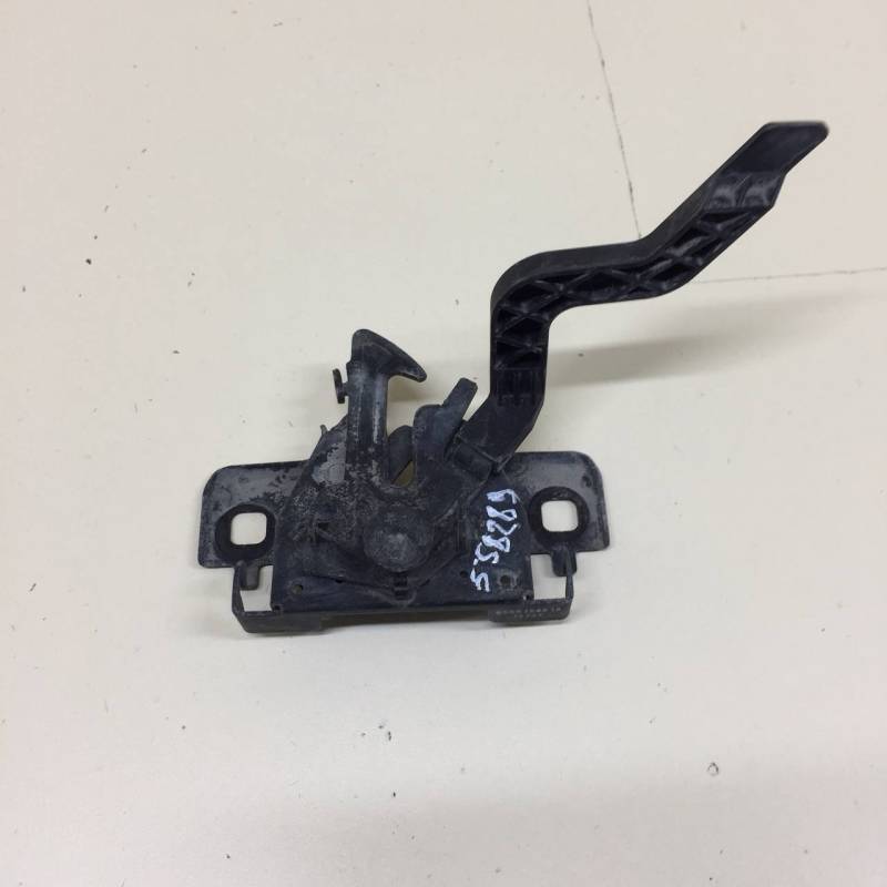 Замок капота Renault Sandero Stepway (5S) 2014-2022