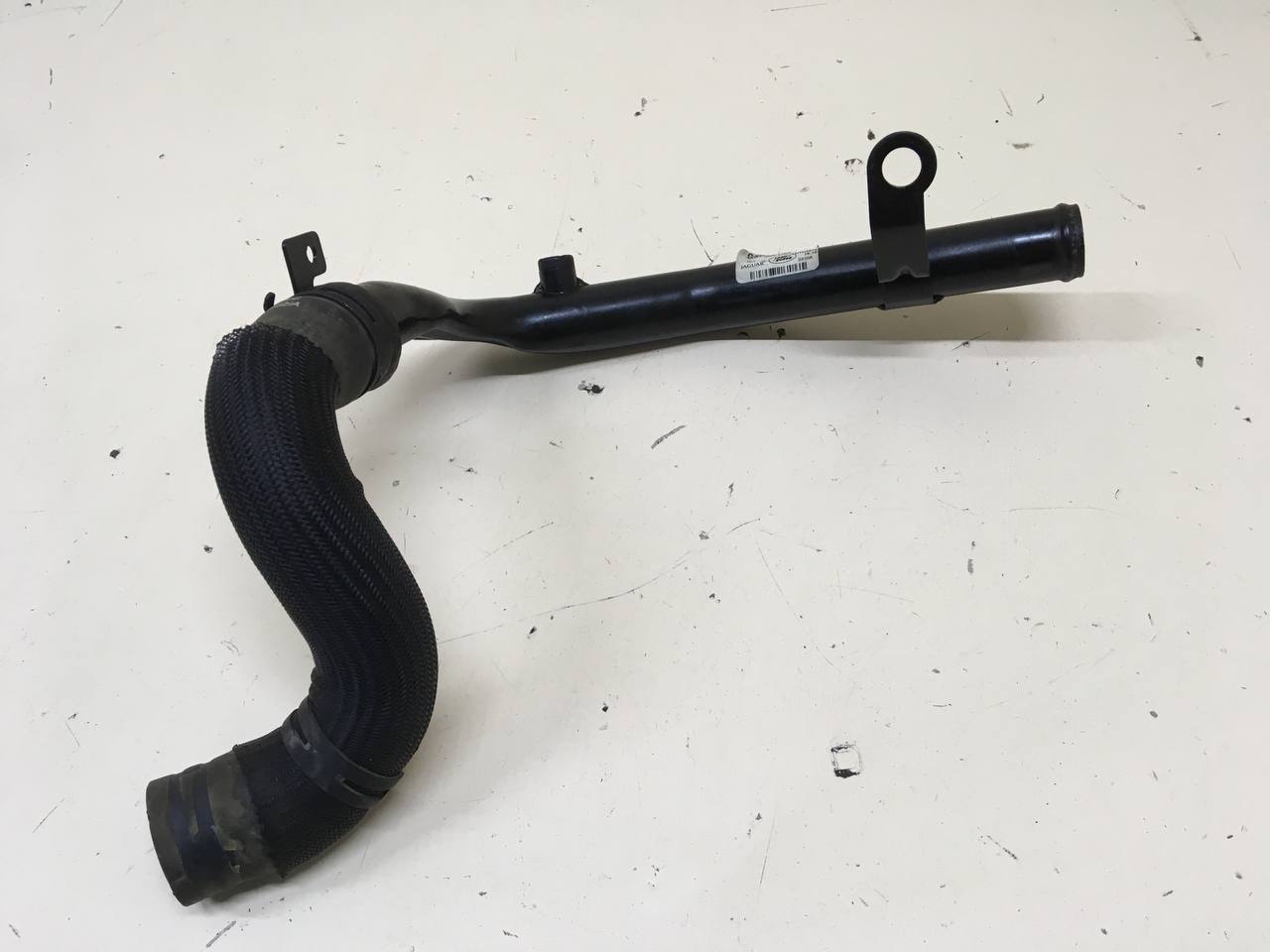 Патрубок Jaguar XE (760) 2014-2021 Патрубок Jaguar XE (760) 2014-2021