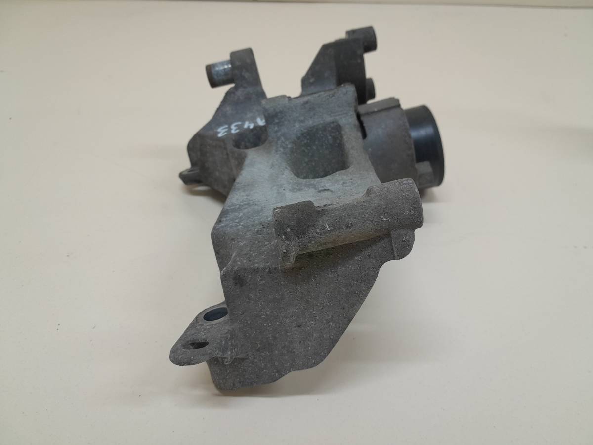 Кронштейн генератора Renault Duster (HSA, HSM) 2012> Кронштейн генератора Renault Duster (HSA, HSM) 2012>
