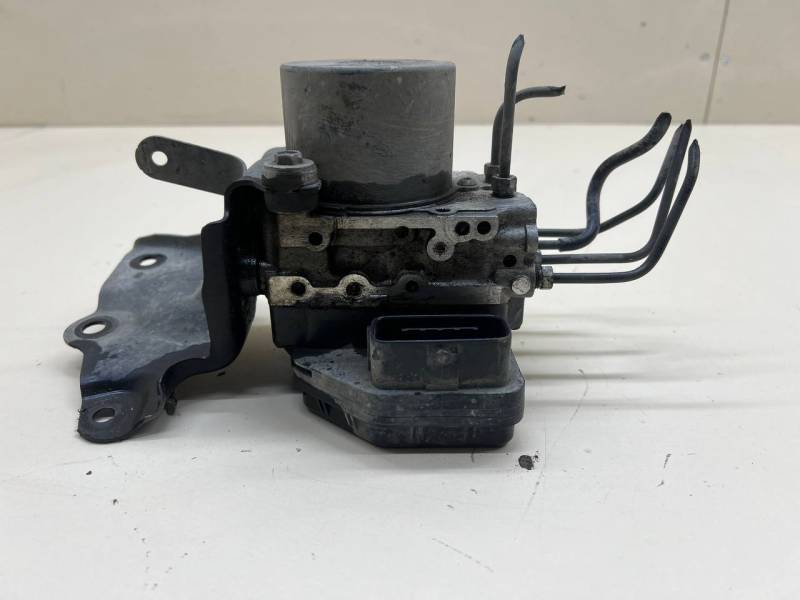 Блок ABS (насос) Toyota Rav 4 (XA40) 2013-2019