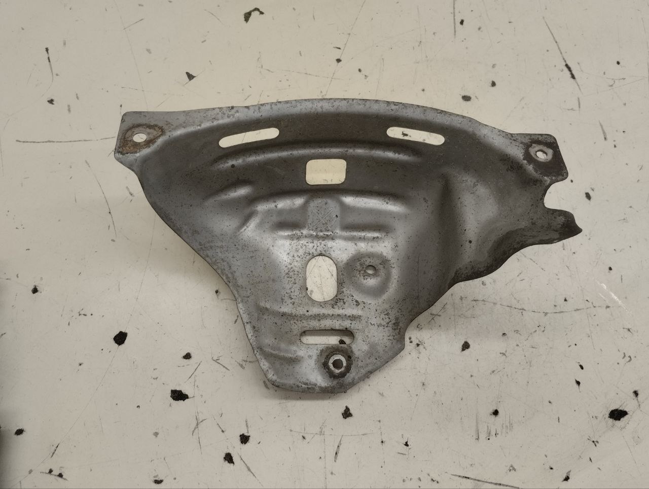 Экран тепловой Toyota Corolla E180 2013-2019 Экран тепловой Toyota Corolla E180 2013-2019