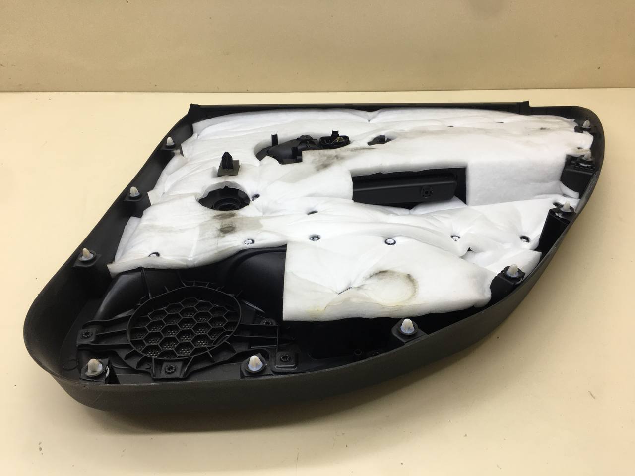 Обшивка двери задней левой Lada  X-RAY Cross 2018 >