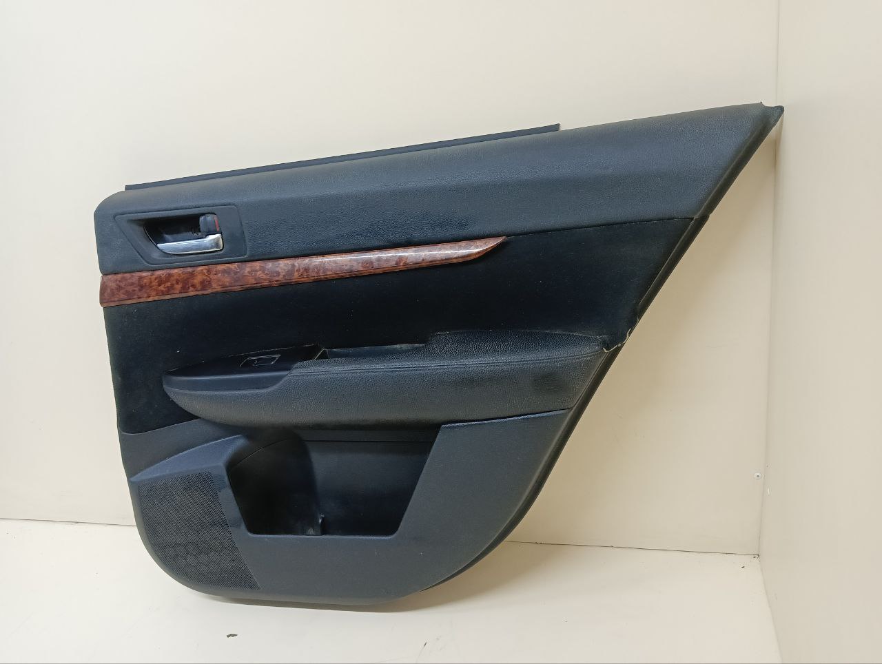 Обшивка двери задней правой Subaru Legacy (B14) 2010-2015
