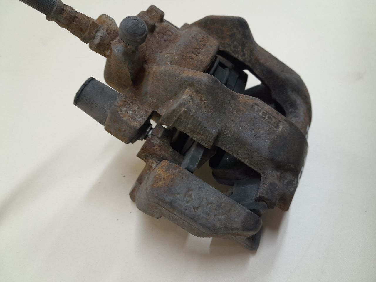 Суппорт передний правый Renault Logan (2) 2014>