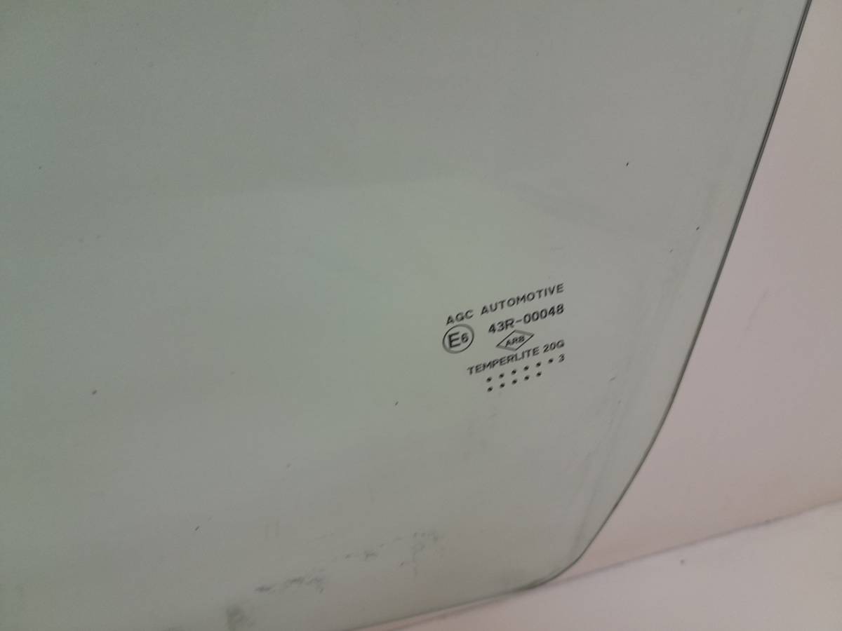 Стекло двери передней левой Renault Sandero 2009-2014