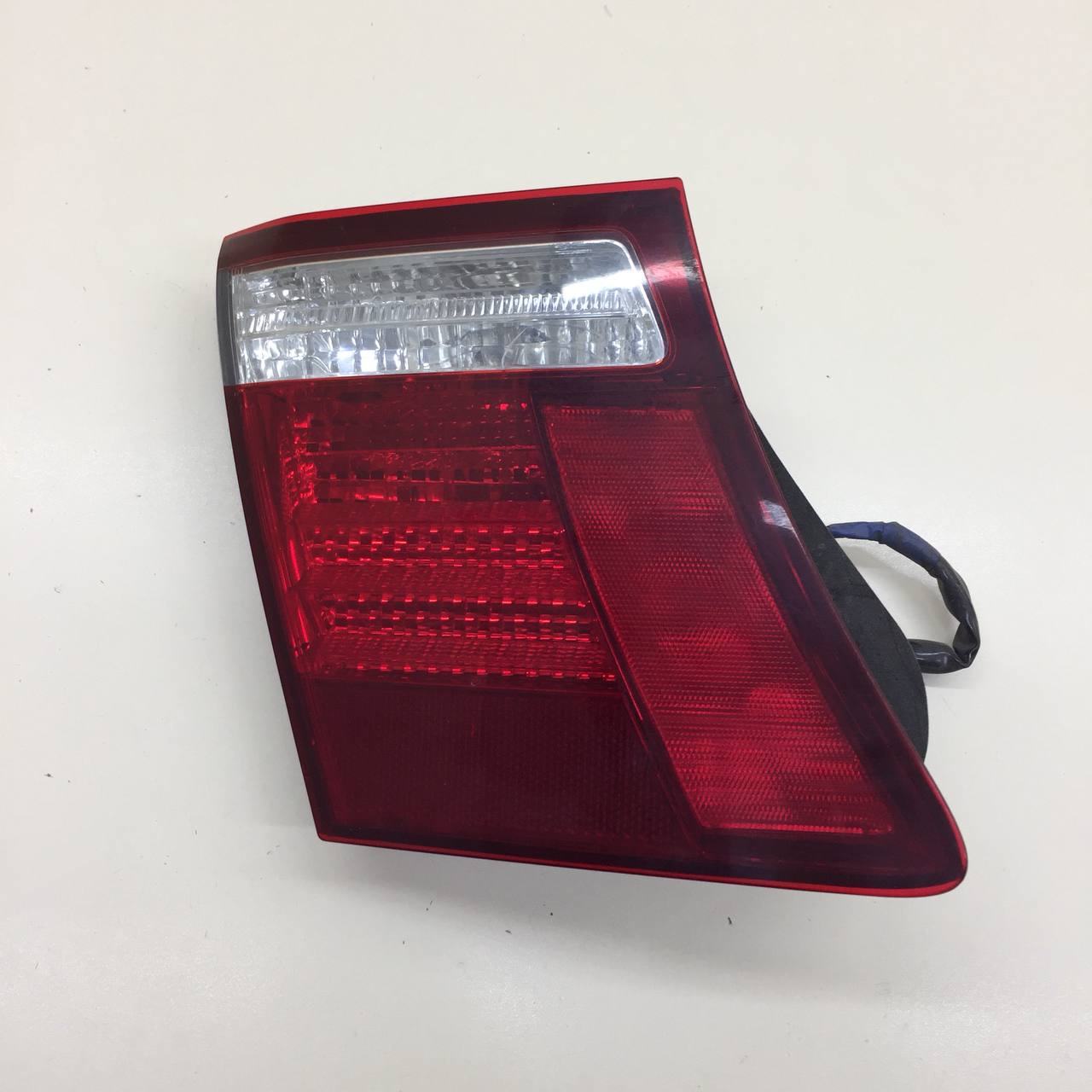 Фонарь задний внутренний левый Lexus LS460 (XF40) 2006-2017