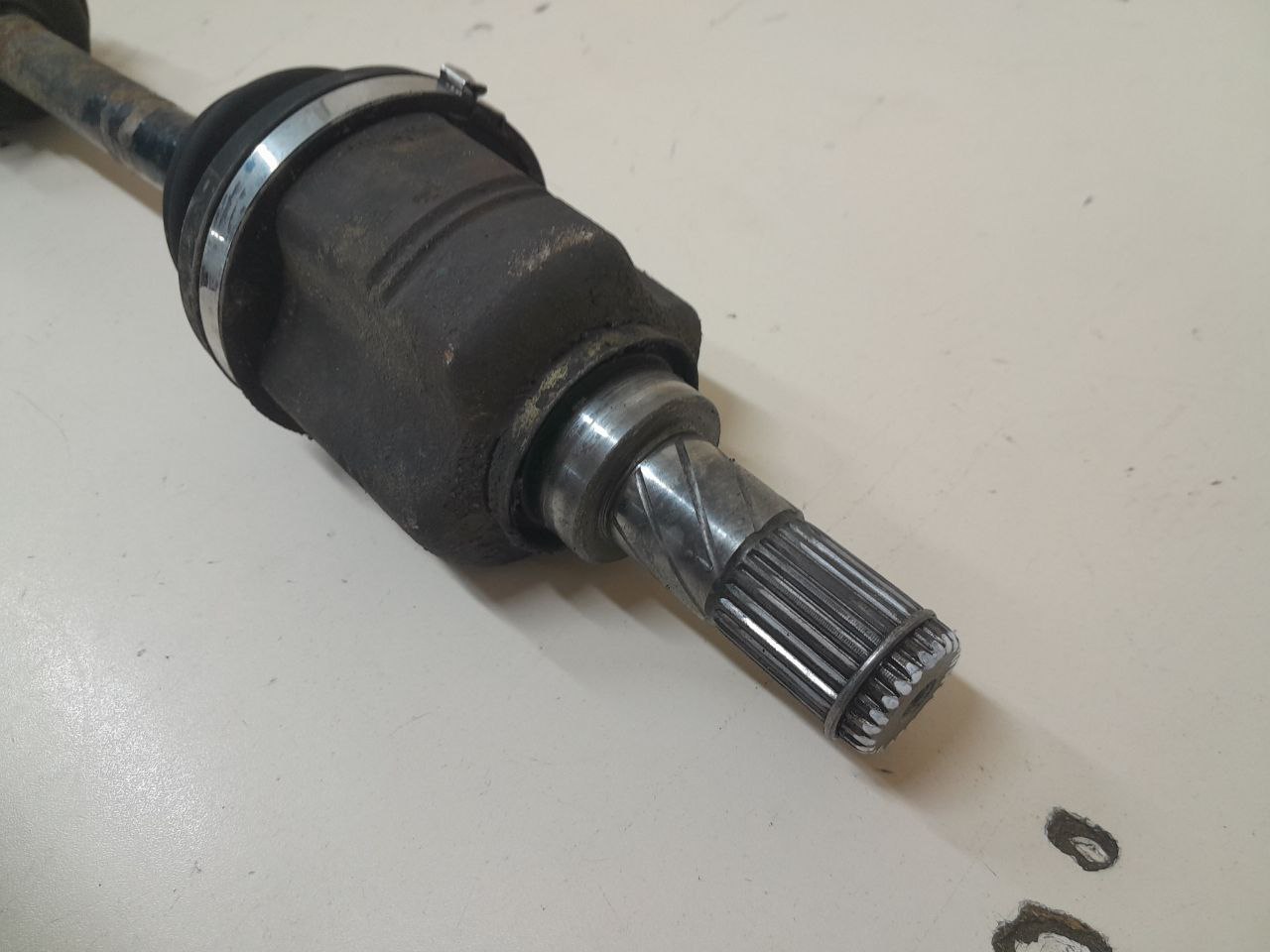 Полуось передняя левая Nissan Almera (N16) 2000-2006 Полуось передняя левая Nissan Almera (N16) 2000-2006