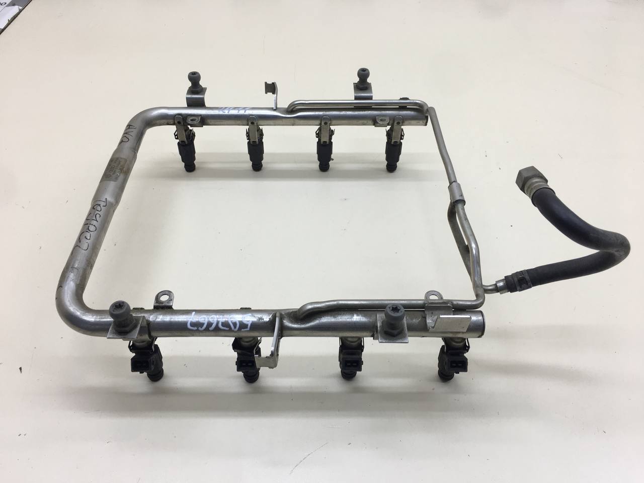 Рейка топливная (рампа) Volkswagen Touareg (7L) 2002-2010