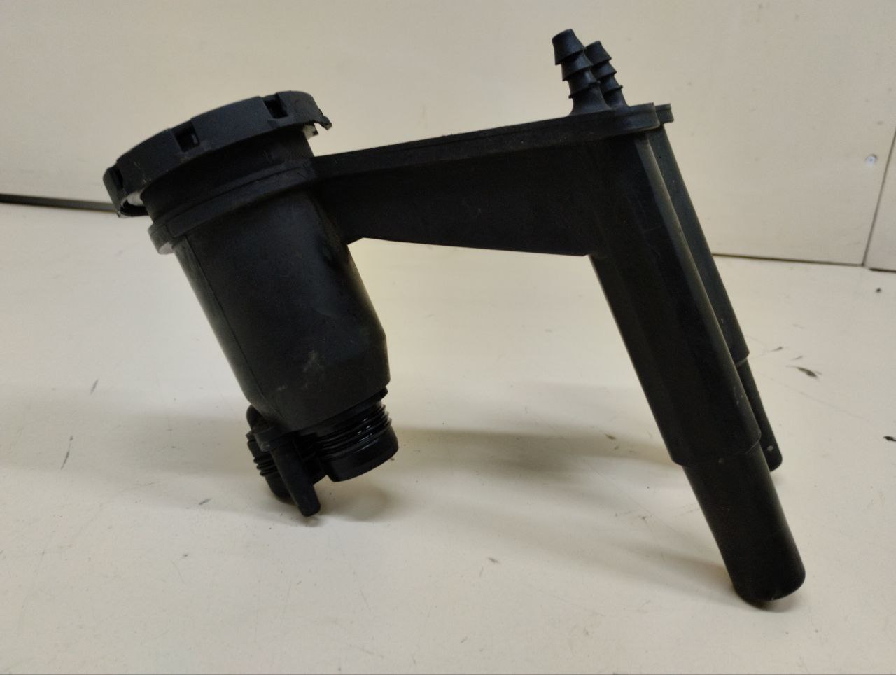 Сапун Land Rover Discovery 3 (L319) 2004-2009 Сапун Land Rover Discovery 3 (L319) 2004-2009