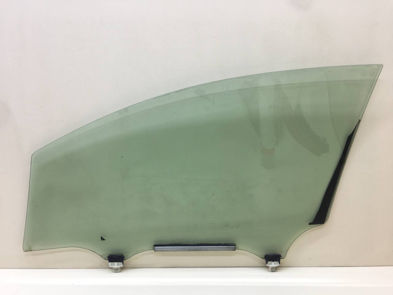 Стекло двери передней правой Toyota Auris (E150) 2006-2012