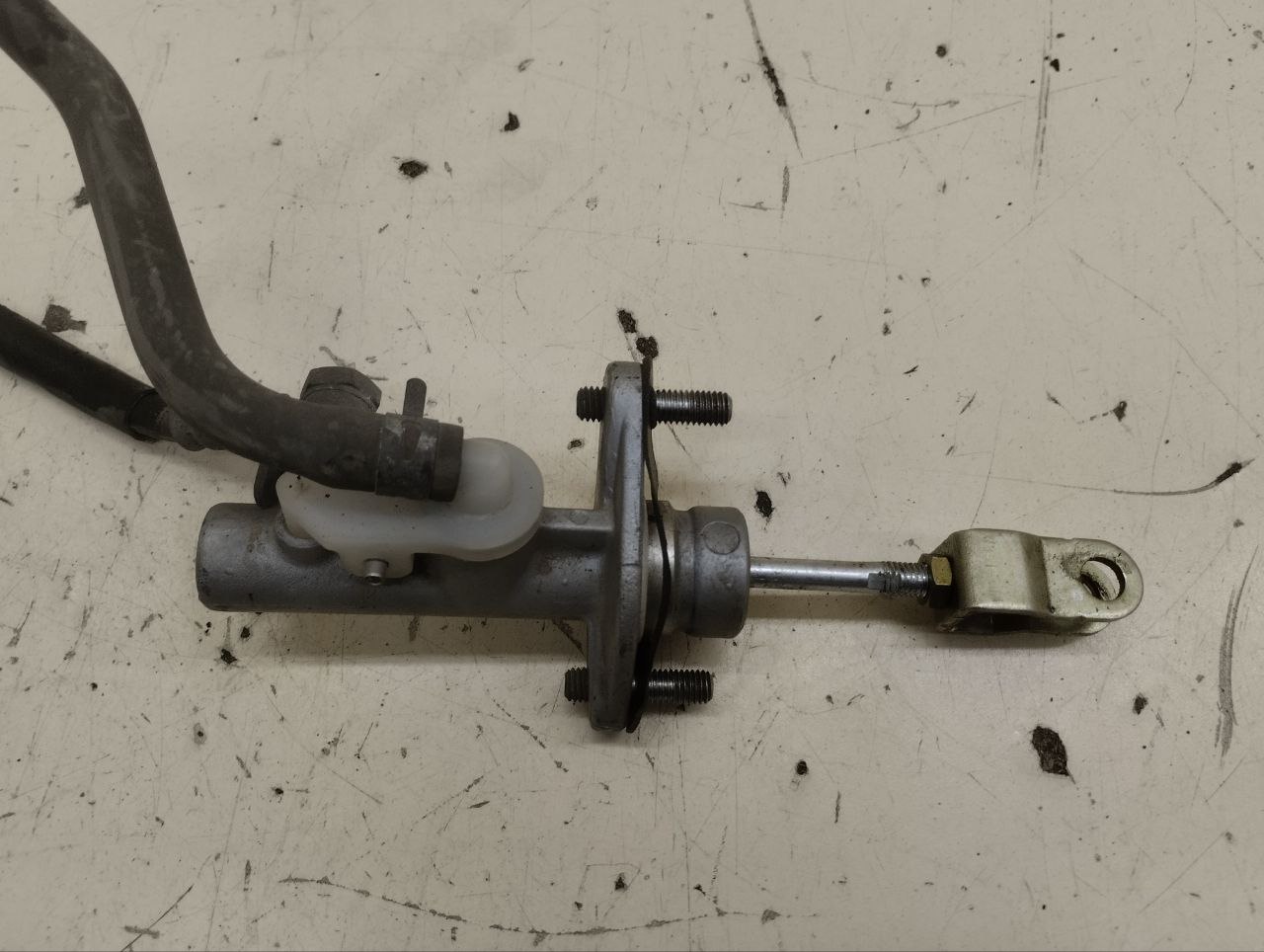 Цилиндр сцепления главный Mitsubishi Lancer 9  (CS/Classic) 2000-2011