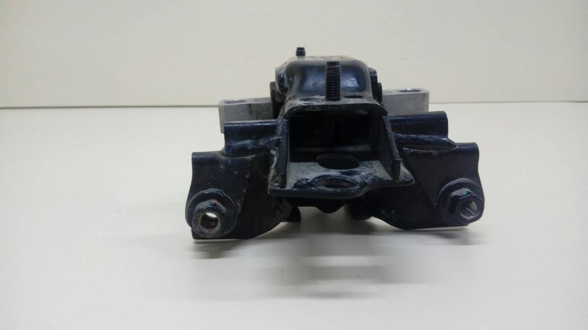 Опора КПП левая Volkswagen Polo (MK5) 2011-2020 Опора КПП левая Volkswagen Polo (MK5) 2011-2020