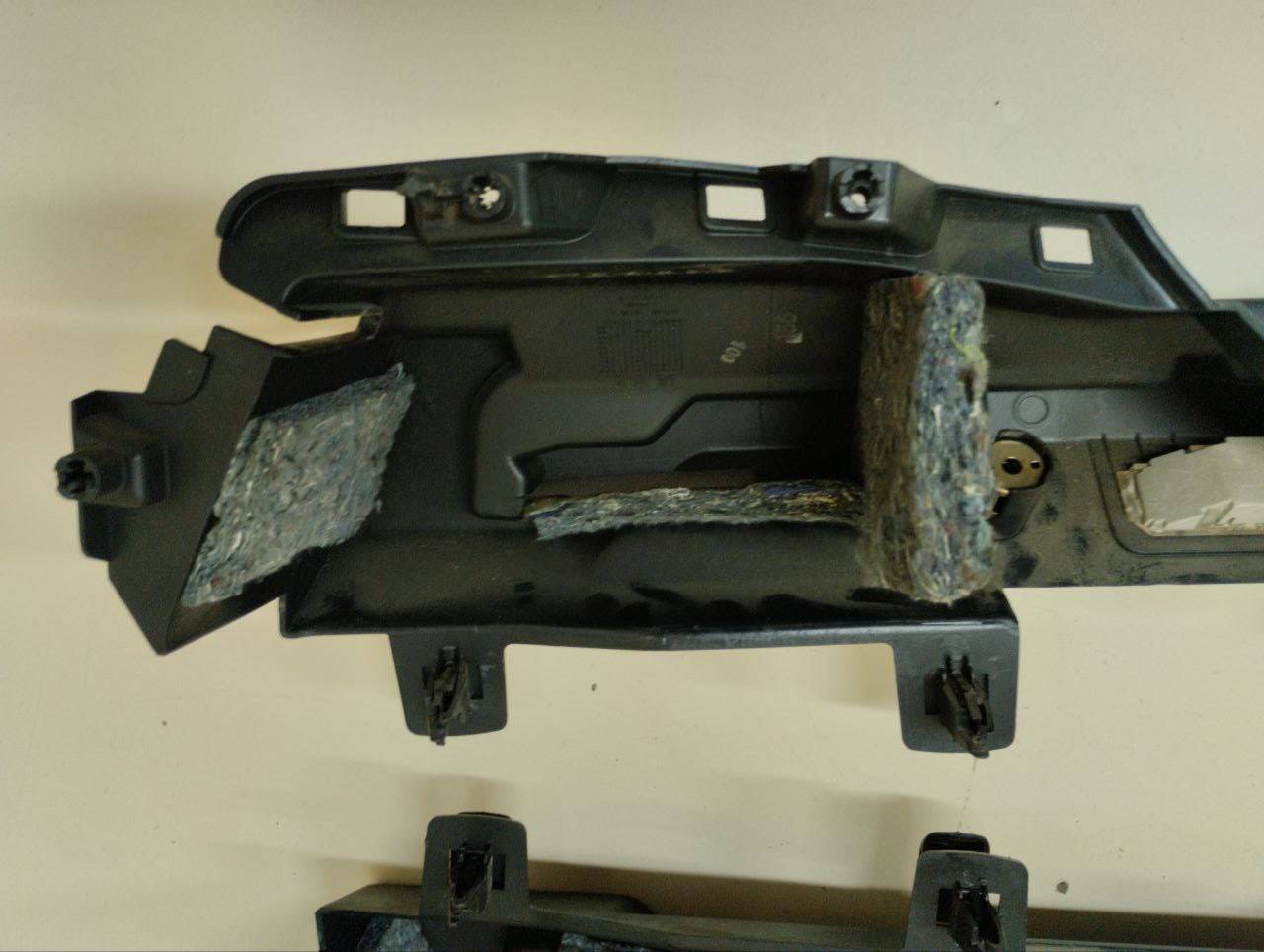 Держатель задней полки Peugeot 308 2007>