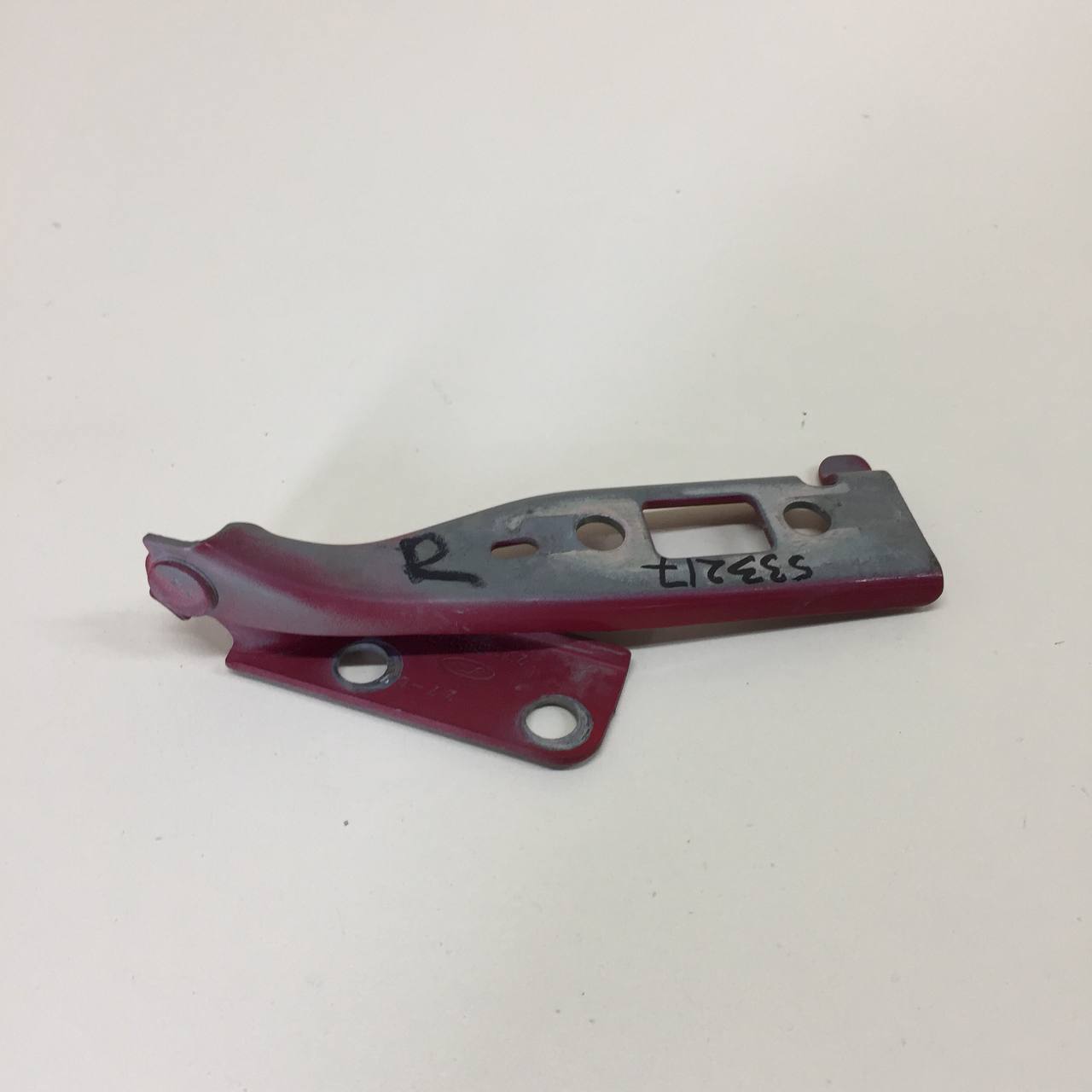 Петля капота правая Ford Fiesta (MK5) 2002-2008 Петля капота правая Ford Fiesta (MK5) 2002-2008