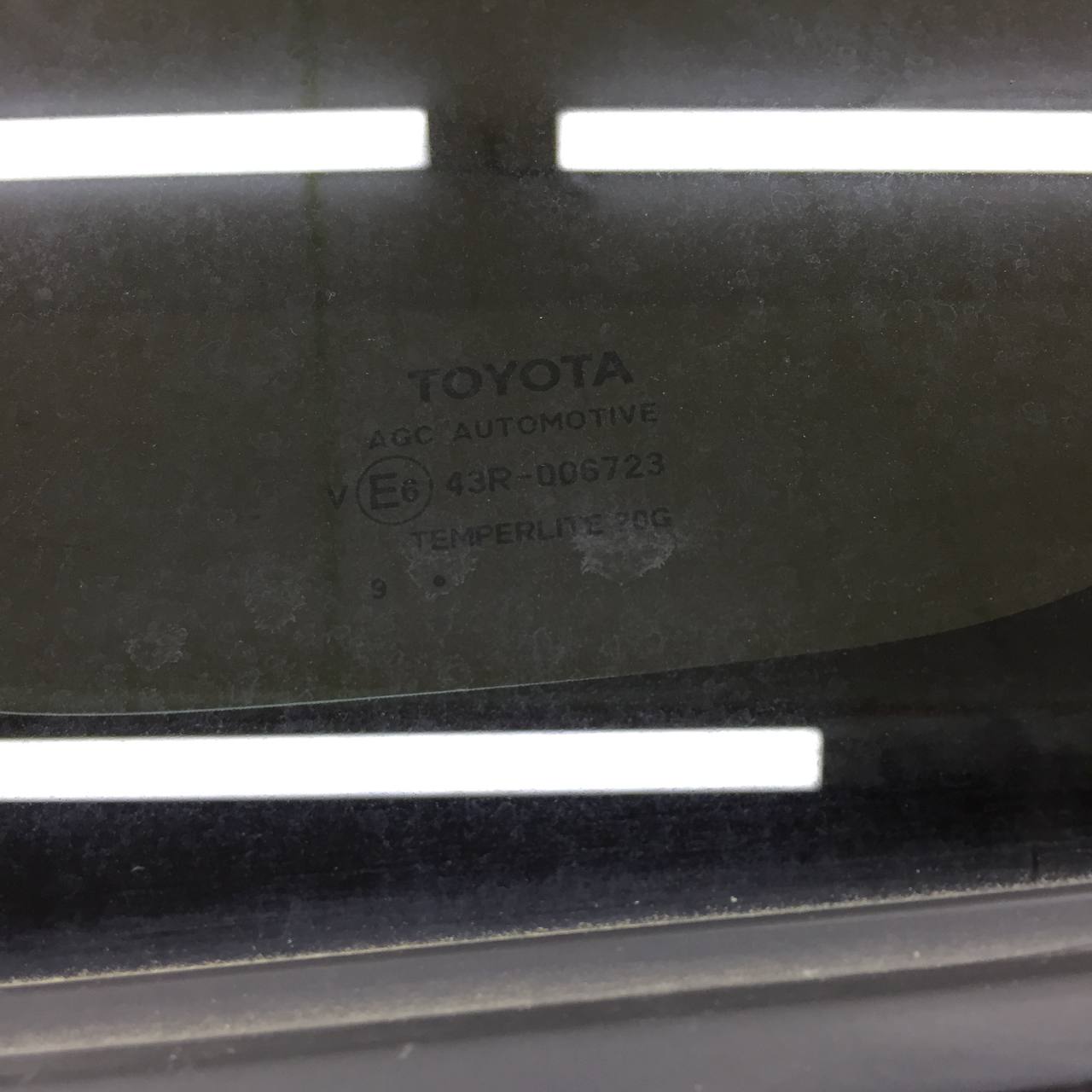 Стекло кузовное глухое левое Toyota Rav 4 (XA50) 2018>