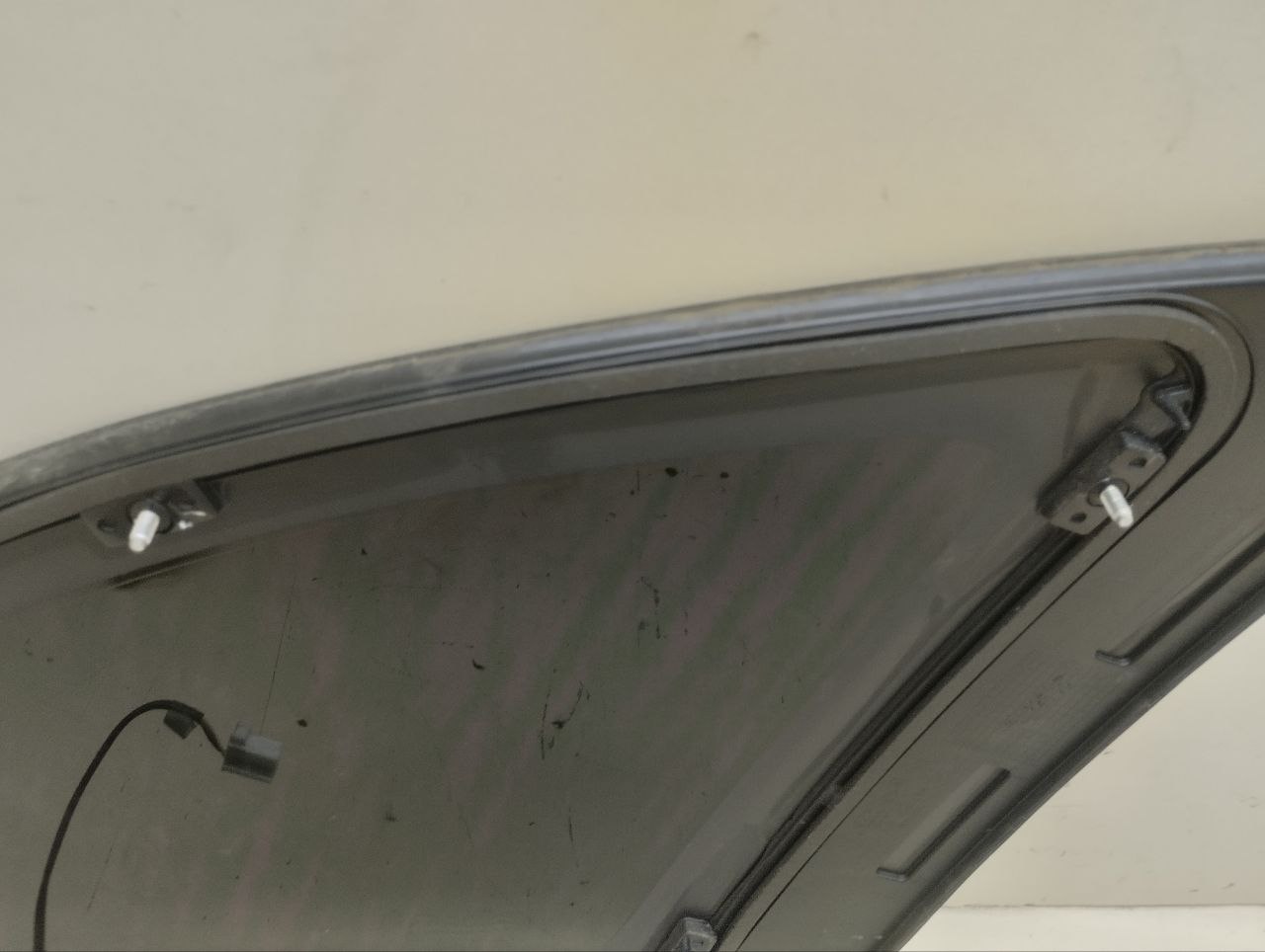 Стекло кузовное глухое левое Chevrolet Captiva (C140) 2011-2016 Стекло кузовное глухое левое Chevrolet Captiva (C140) 2011-2016