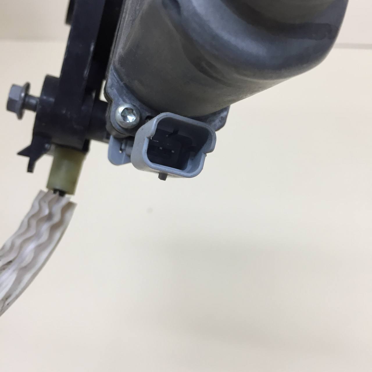 Стеклоподъемник электр. передний левый Citroen C-Elysee 2012-2017