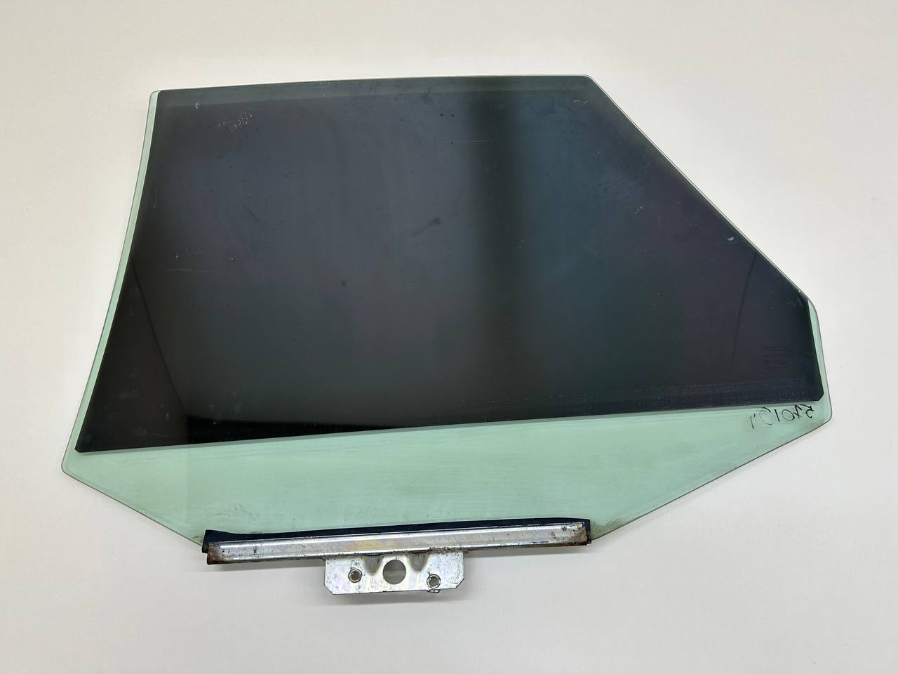 Стекло двери задней правой Lada Priora 2007-2018