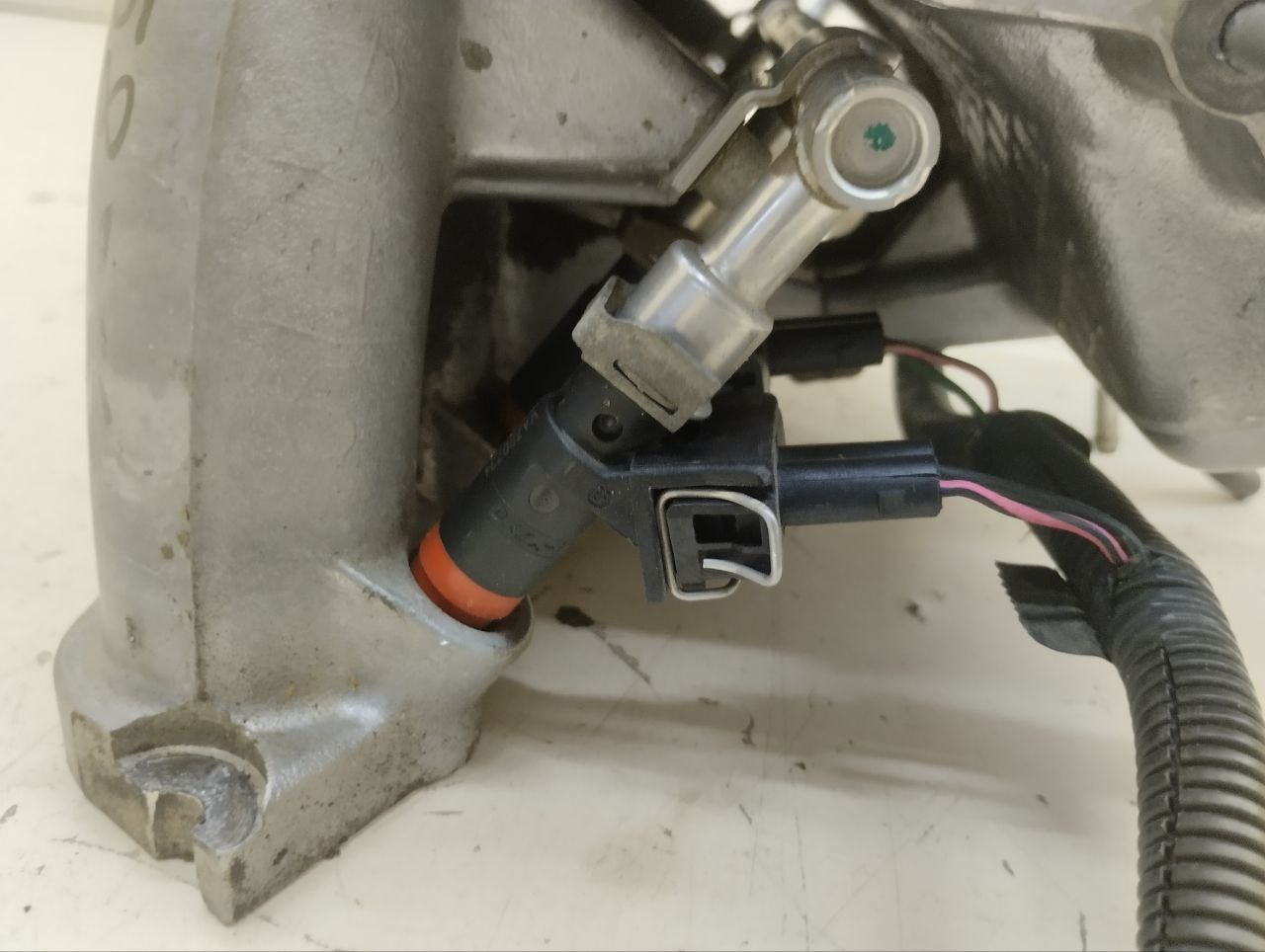 Коллектор впускной Chevrolet Niva 2009-2020 Коллектор впускной Chevrolet Niva 2009-2020