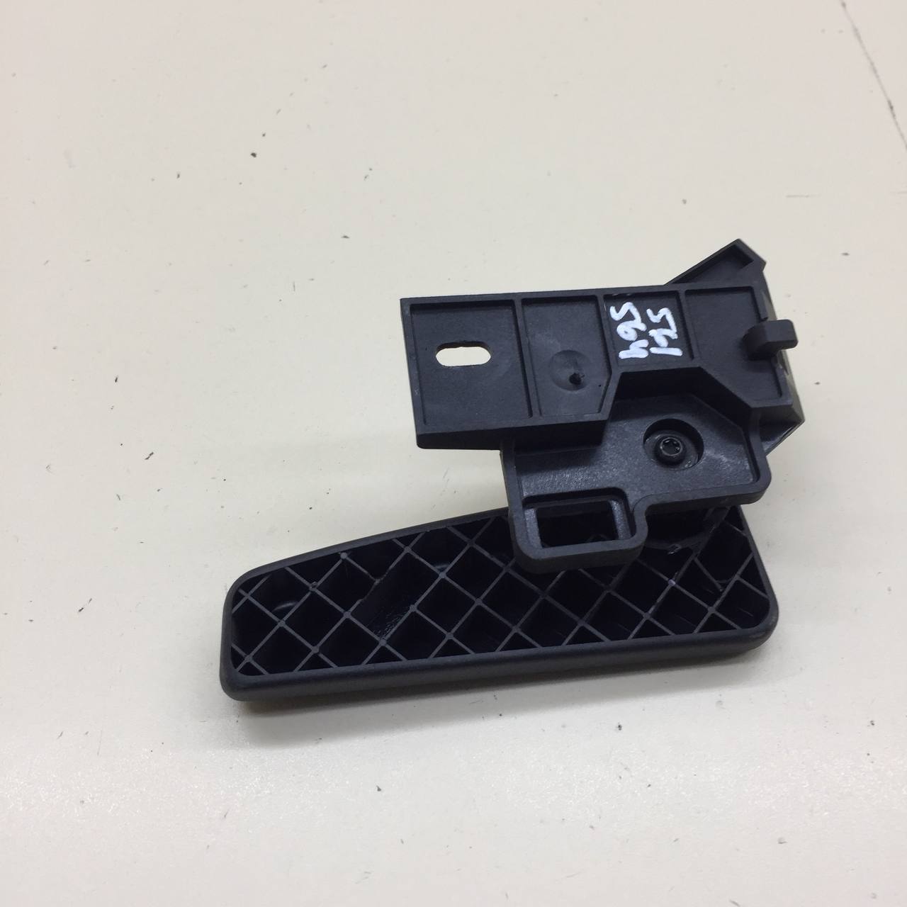 Ручка открывания капота Volkswagen Polo (MK5) 2011-2020 Ручка открывания капота Volkswagen Polo (MK5) 2011-2020