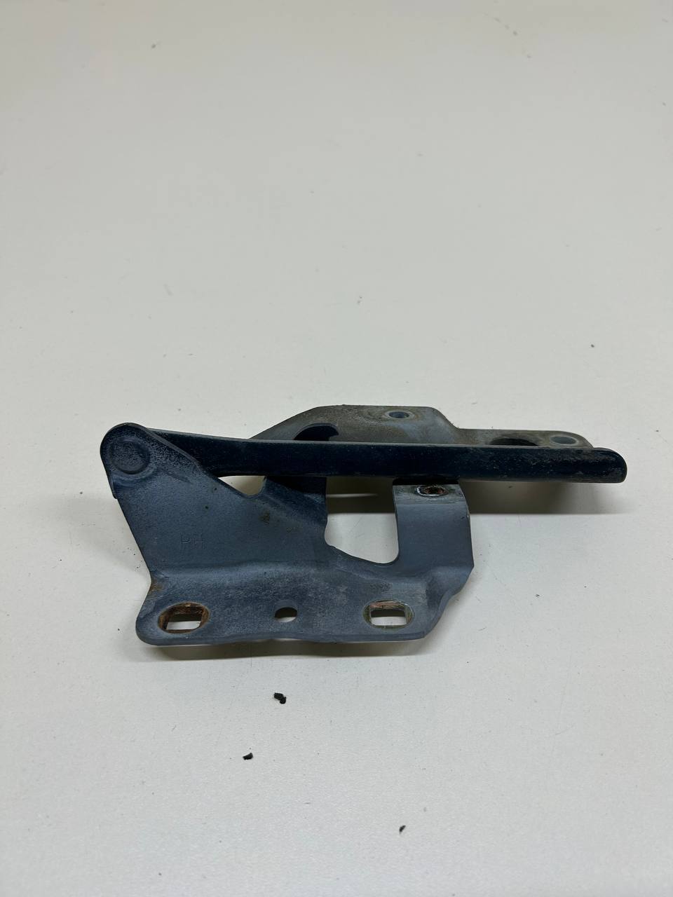Петля капота правая Nissan Almera Classic (B10) 2006-2013