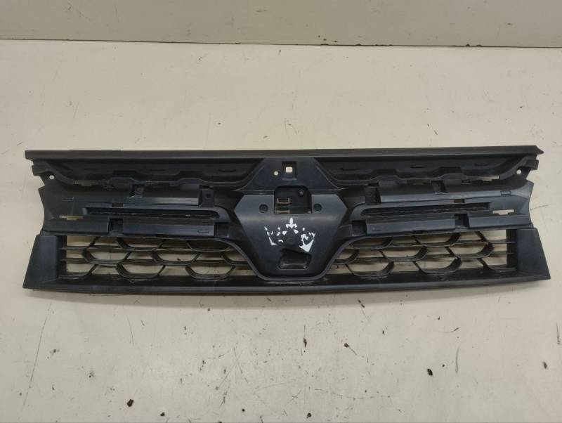 Решетка радиатора Renault Duster (HSA, HSM) 2012> Решетка радиатора Renault Duster (HSA, HSM) 2012>