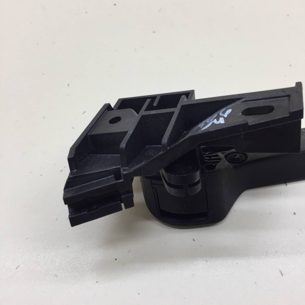 Ручка открывания капота Volkswagen Passat B7 2011-2015 Ручка открывания капота Volkswagen Passat B7 2011-2015