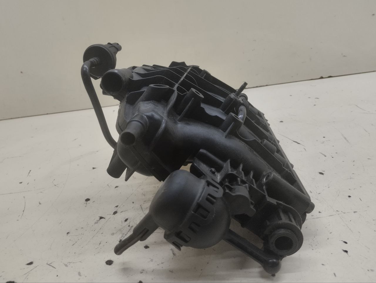 Коллектор впускной Volkswagen Passat B7 2011-2015