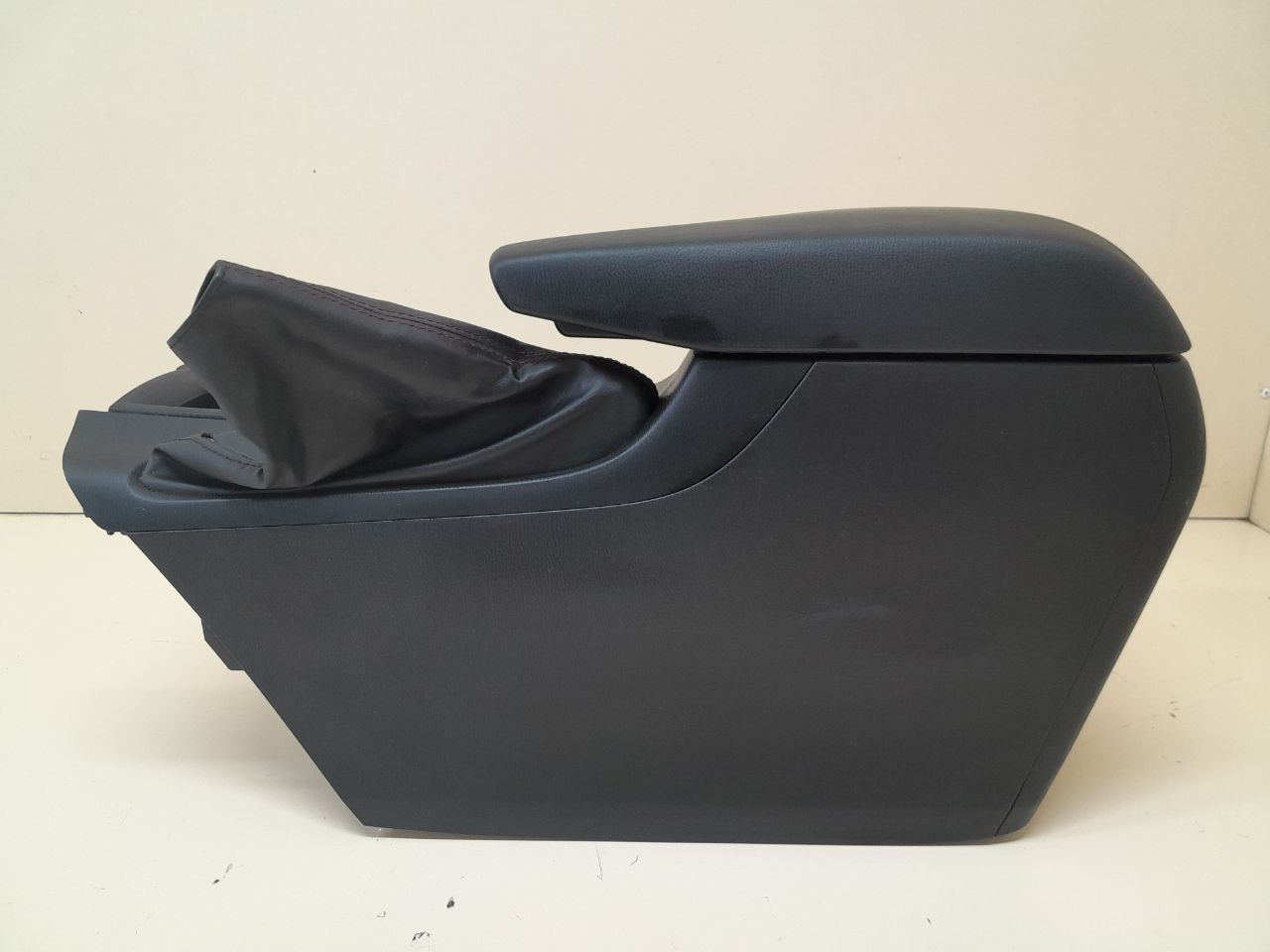 Консоль центральная Mazda Mazda 3 (BM) 2013-2016 Консоль центральная Mazda Mazda 3 (BM) 2013-2016