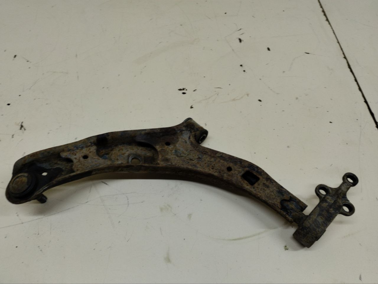 Рычаг передний правый Nissan Almera Classic (B10) 2006-2013 Рычаг передний правый Nissan Almera Classic (B10) 2006-2013