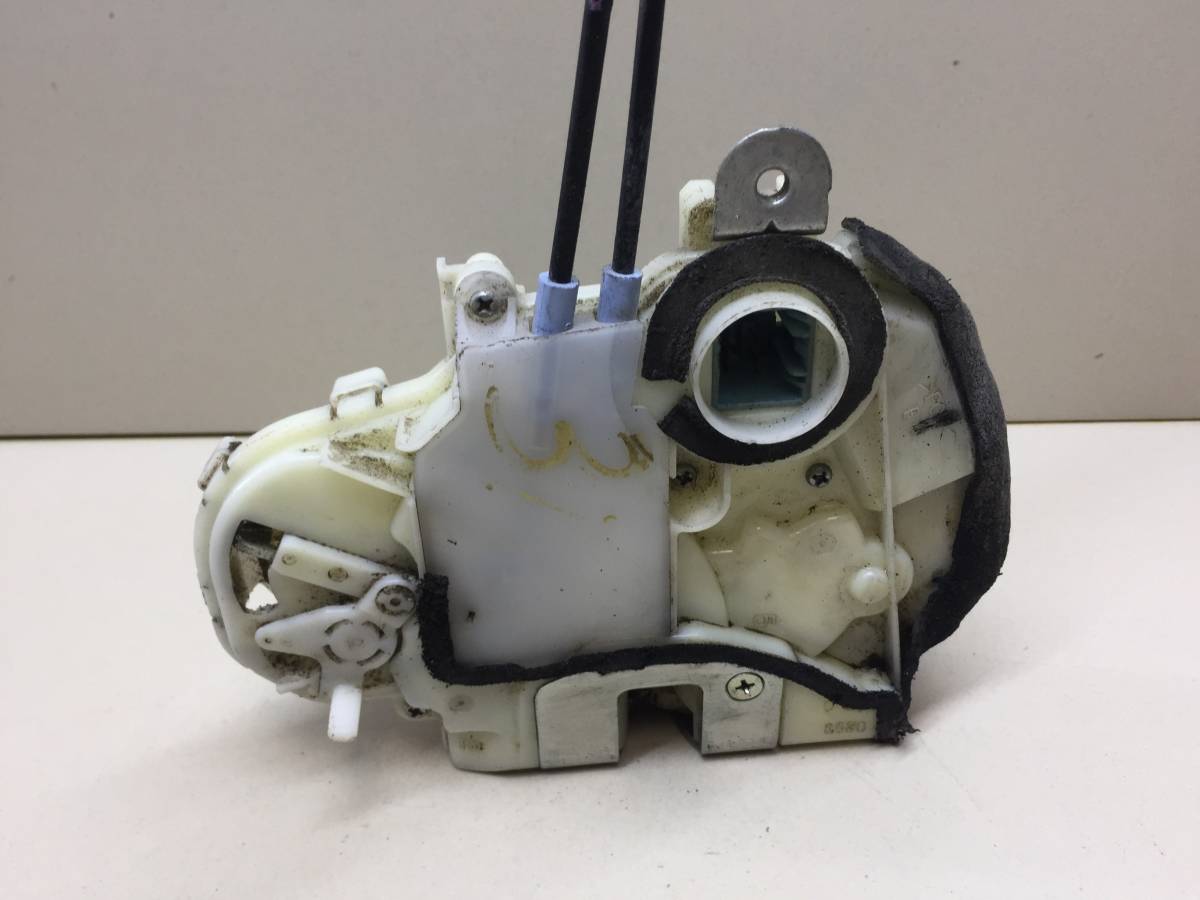 Замок двери задней правой Honda Civic 4D 2006-2012