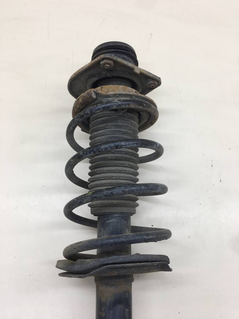 Амортизатор передний Fiat Albea 2002-2012