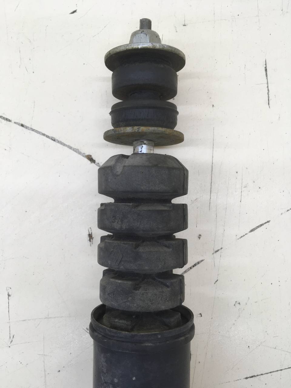 Амортизатор задний Renault Logan (2) 2014>