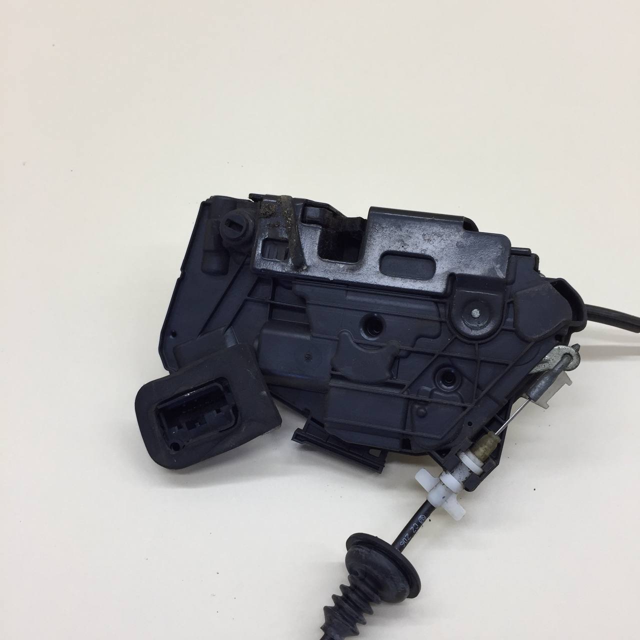 Замок двери задней правой Volkswagen Polo (MK5) 2011-2020