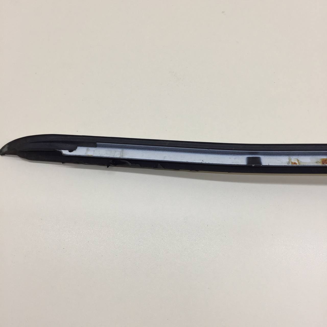Молдинг лобового стекла BMW 3-series E90/E91 2005-2011