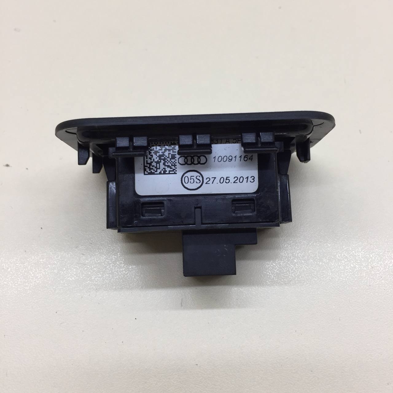 Кнопка открывания багажника Audi A4 (B8) 2007-2015