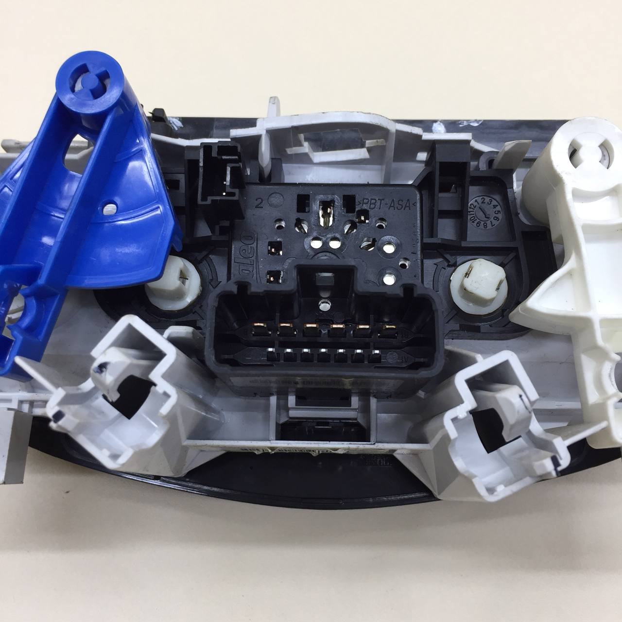 Блок управления отопителем Lada  X-RAY Cross 2018 >